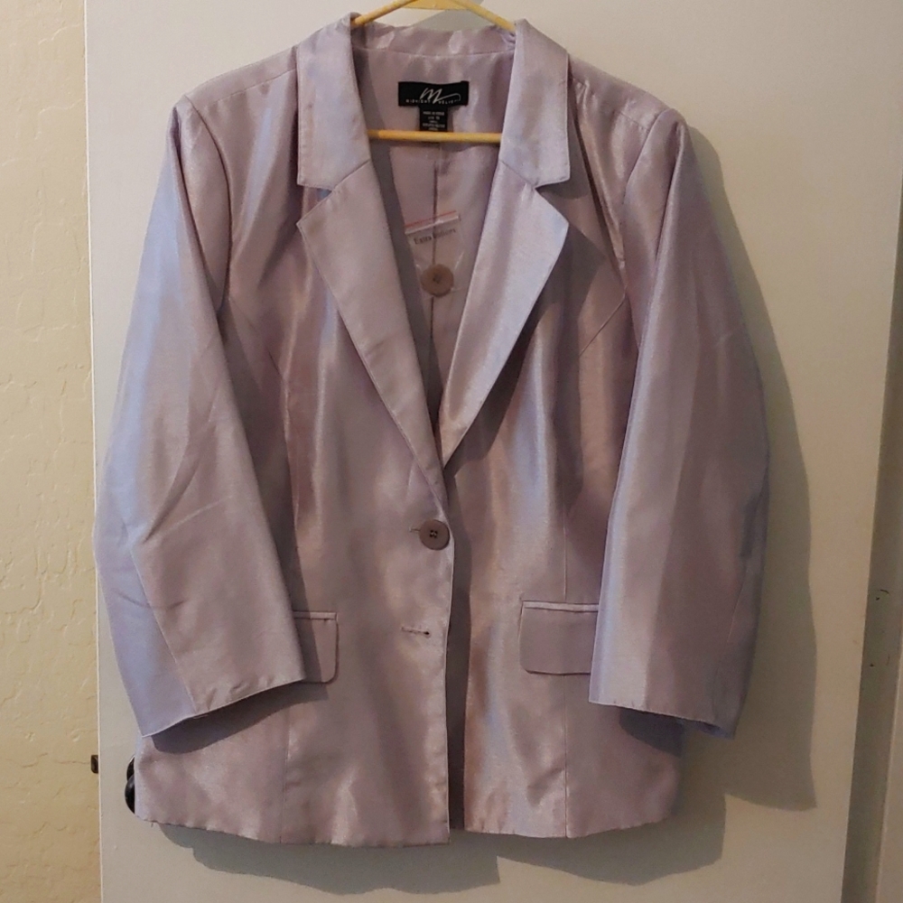 Women's shimmering silver 100%polyester jacket never worn. 3/4 sleeves